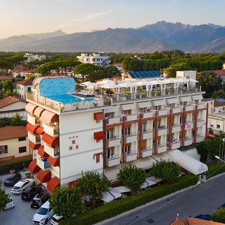 Hotel Nuova Sabrina مارينا دي بييتراسانْت المظهر الخارجي الصورة