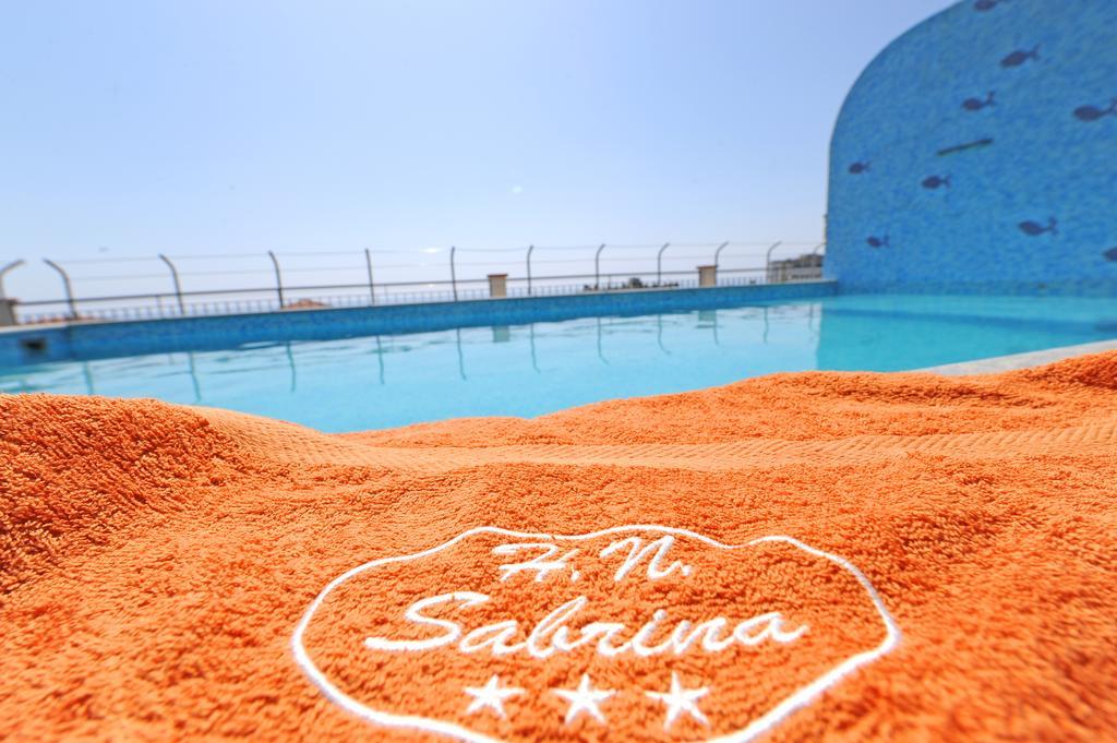 Hotel Nuova Sabrina مارينا دي بييتراسانْت المظهر الخارجي الصورة
