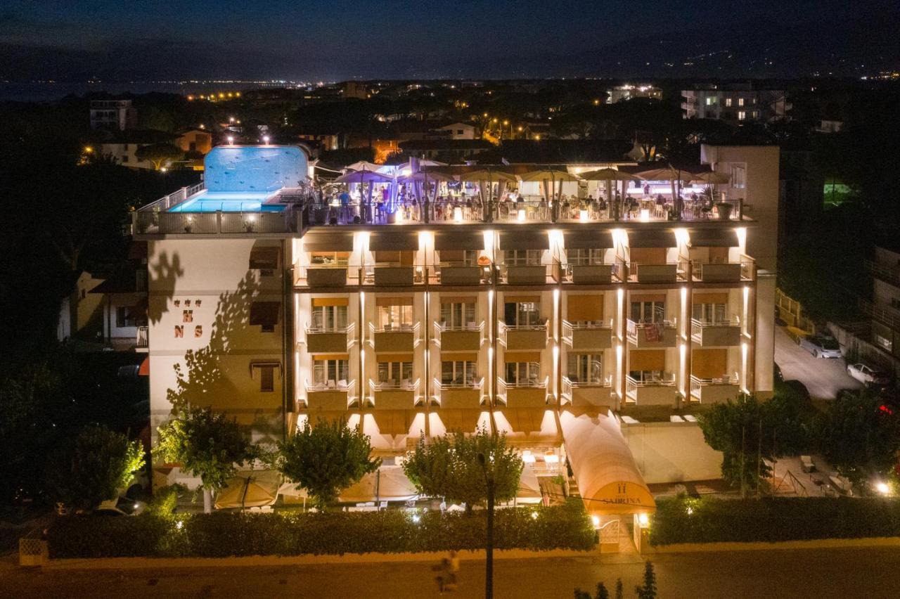 Hotel Nuova Sabrina مارينا دي بييتراسانْت المظهر الخارجي الصورة