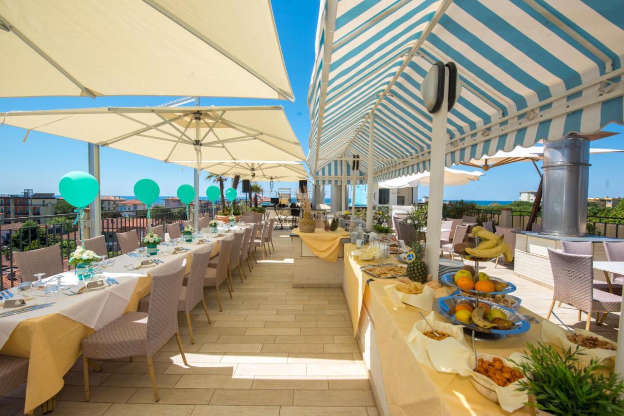 Hotel Nuova Sabrina مارينا دي بييتراسانْت المظهر الخارجي الصورة